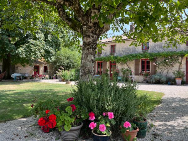 2024 07 29 Lgt Cour Vue Maison Et La Talle 9058 450Px