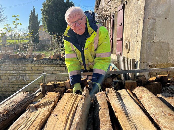 Jan zijn joy in wintertimes: hout halen! (2023)