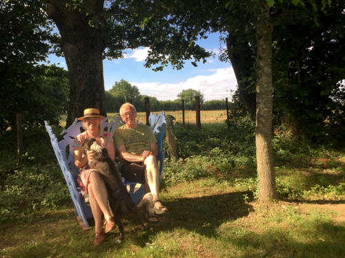 Jan en Marleen op het #blauwebankje bij het zwembad |&nbsp;La Grosse Talle
